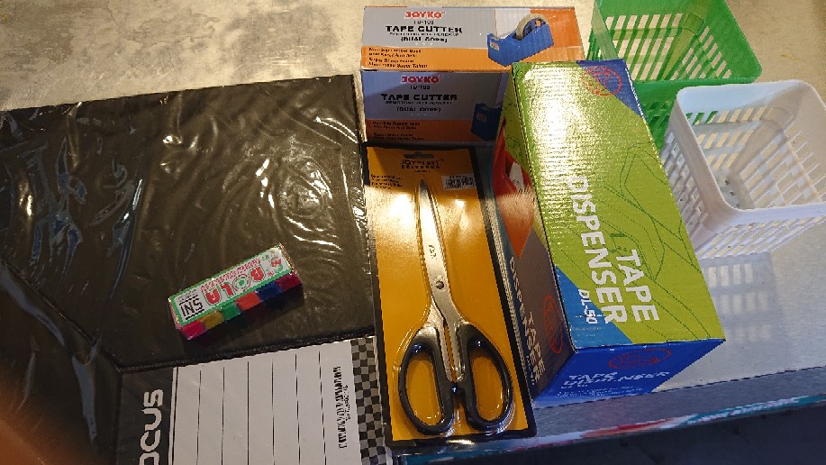 Tempat Wadah Keranjang Pulpen Pensil Desk Holder
