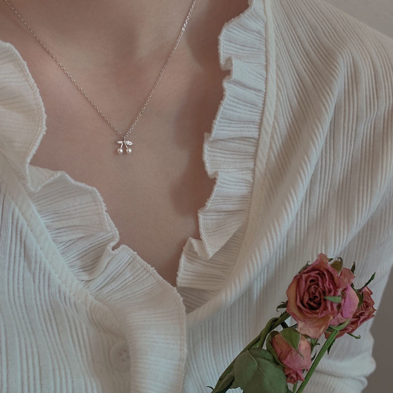 Kalung Rantai Klavikula Hias Liontin Cherry Kristal Warna Silver Untuk Perempuan