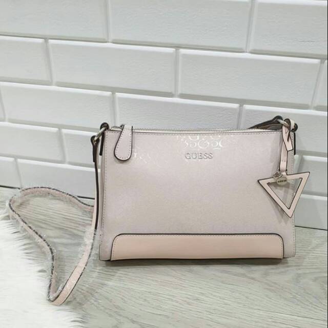 GUESS BAG / Tas Wanita Selempang Guess