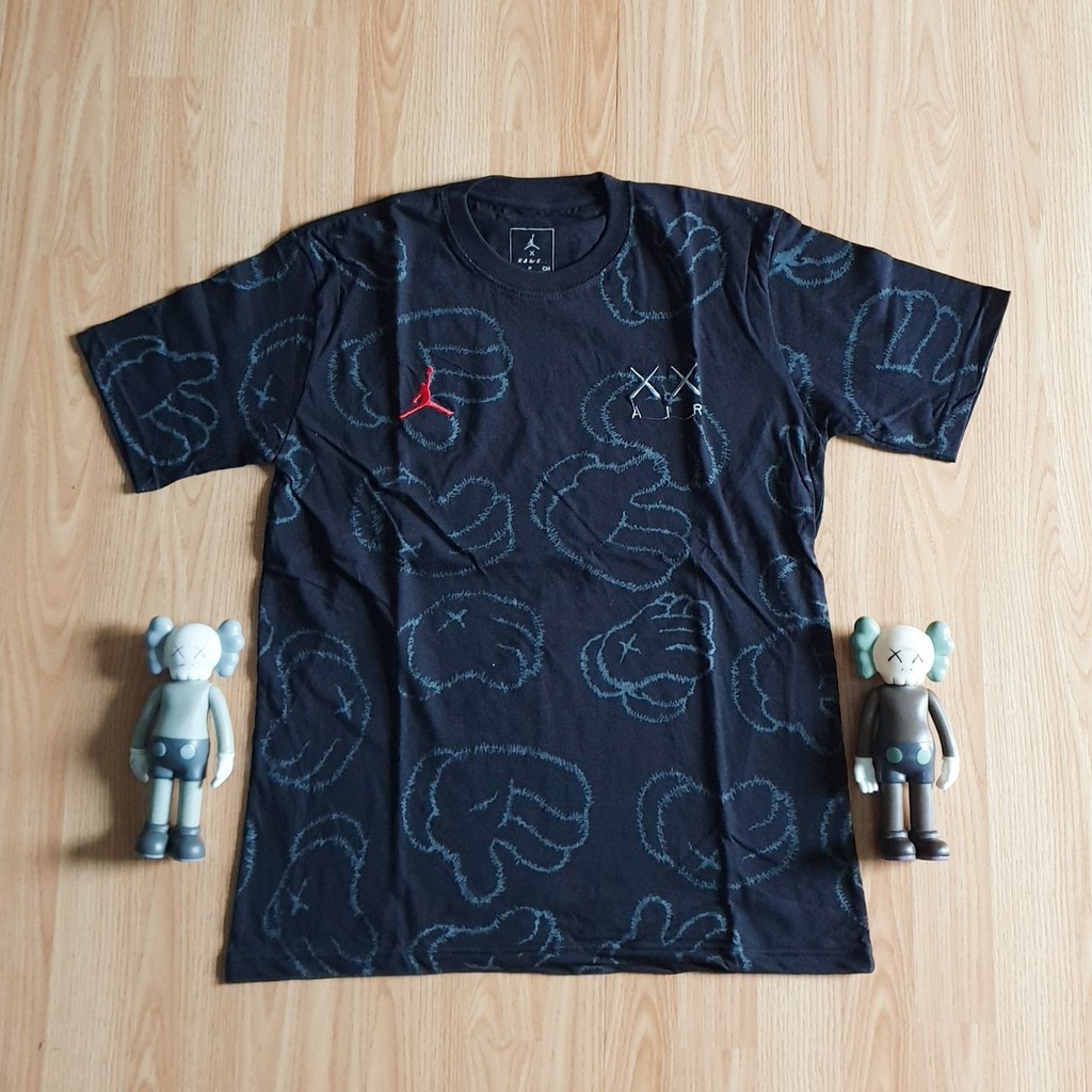 DISTRO KAOS UNIQLO  X KAWS X AIR JORDAN DESIGN KAWS PREMIUM 