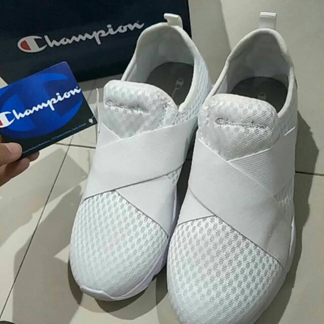 Sepatu wanuita slip on Payless Champion