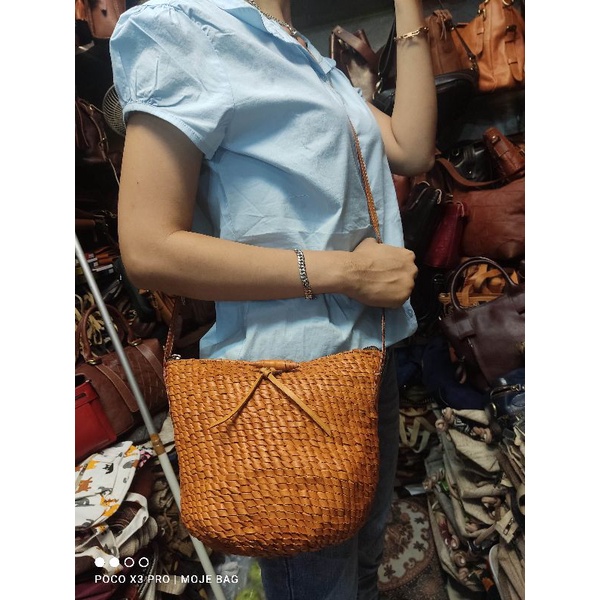tas slempang / tas selempang / cross body/ sling bag model pita kulit sapi asli motif anyam termurah