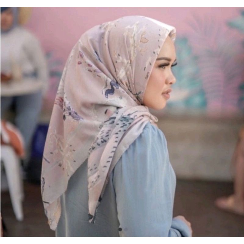 Preloved Le Costa Pale Brush Buttonscarves (as is item with black box)