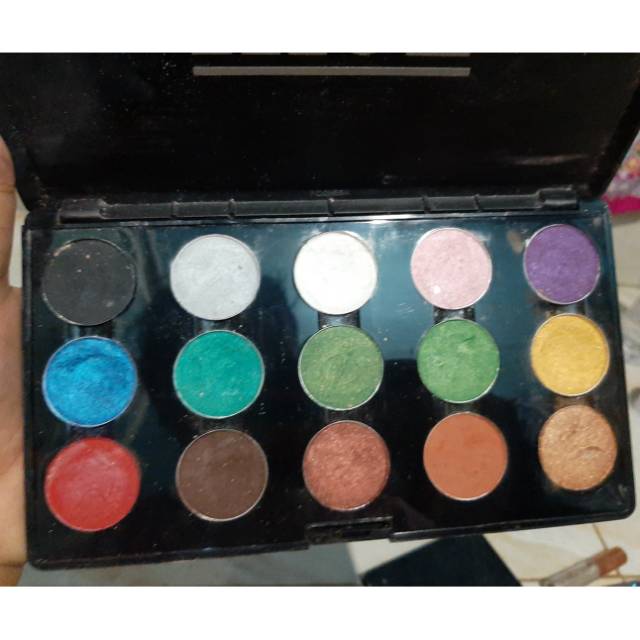 Eyeshadow inez preloved
