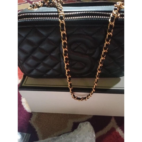 Yura Bag Black Button