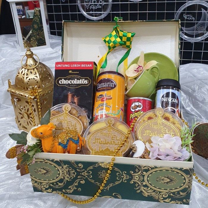 

Paket box hampers lebaran kue kering toples murah 63