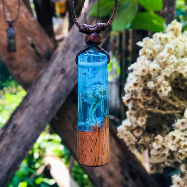 Kalung pria keren bentuk tabung bulat liontin resin dan kayu