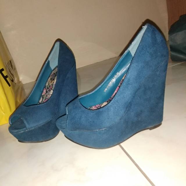 The Little Things She Needs Ori Sepatu Wedges Platform Bekas Second Preloved Wanita Perempuan Kerja