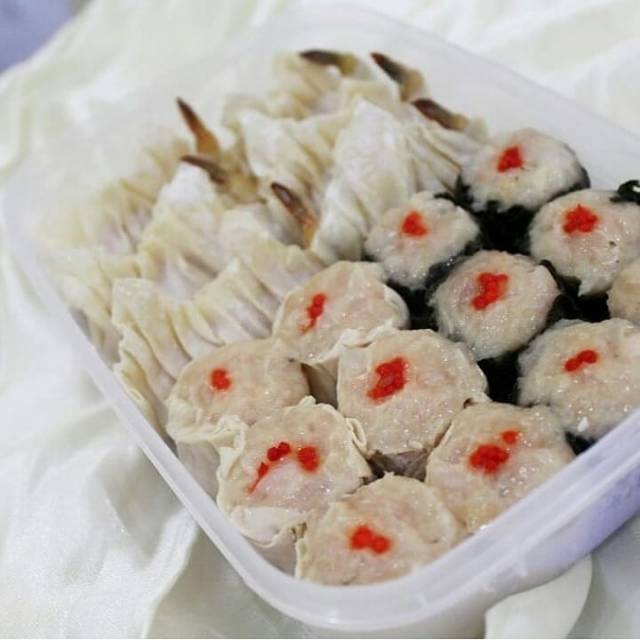 

DIMSUM MIX CMAPUR ISI 18 PCS BOX TUPPERWARE