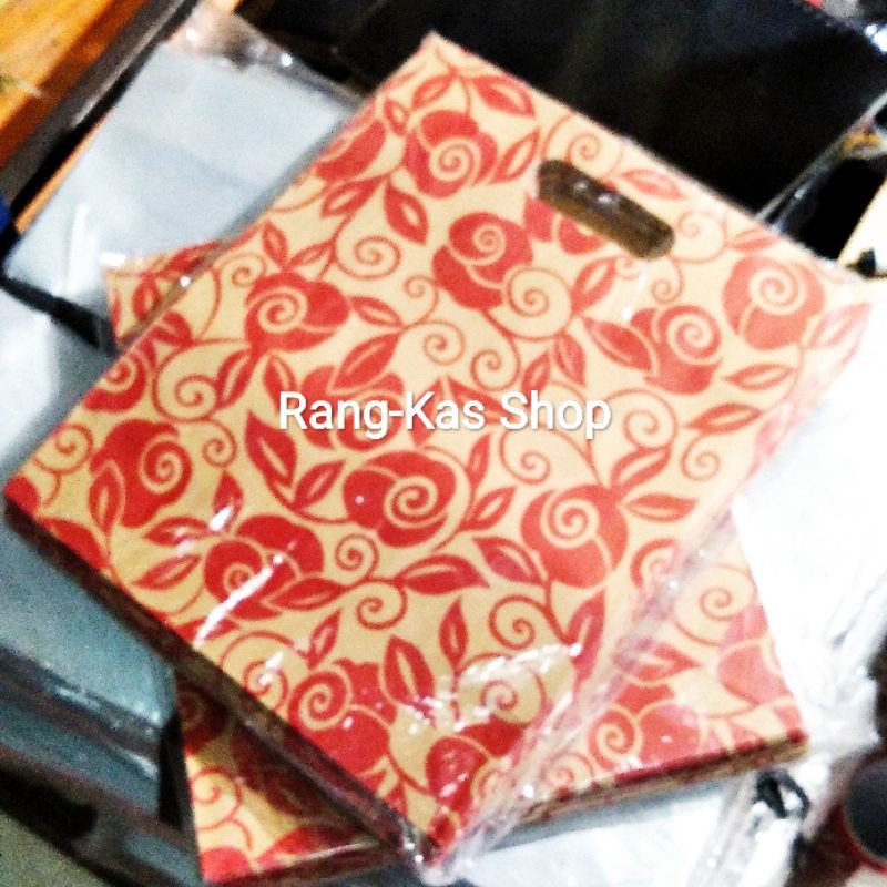 

Paper bag Batik Folio Oval Merah samson doff