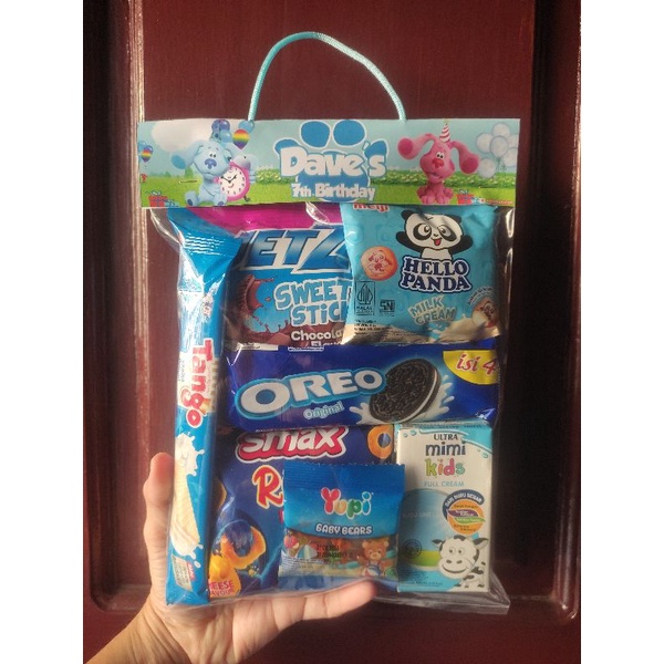 

Paket Snack Ulang Tahun Tema Warna Biru. Souvenir Ulang Tahun