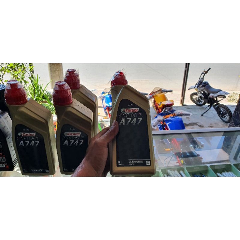 Oli Samping Castrol 2T A 747 Original