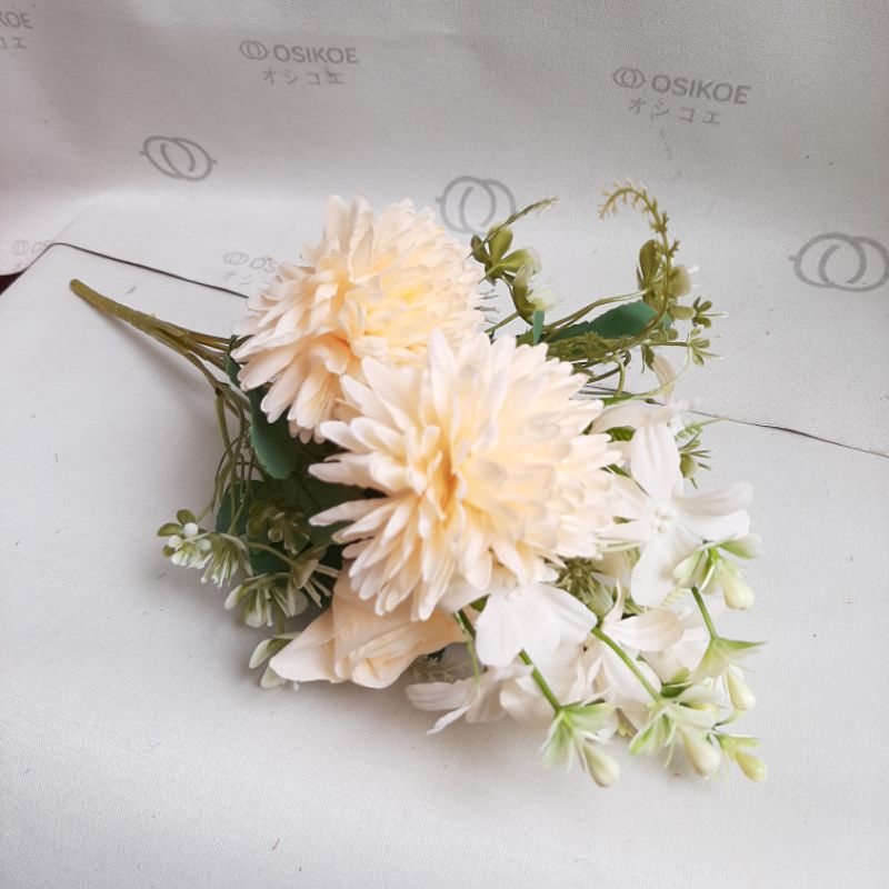 BUNGA MIX MAWAR (16)-BUNGA HIAS-BUNGA ARTIFISIAL-BUNGA PALSU (MWM45)-Cream