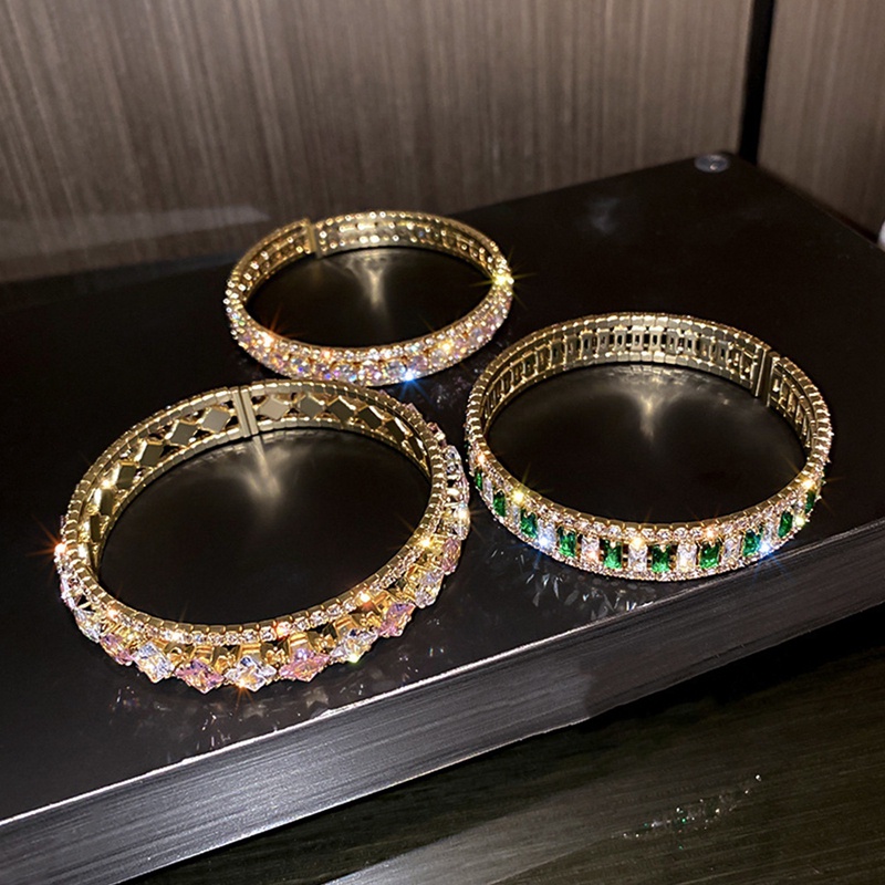 Gelang Tangan Terbuka Gaya Korea Motif Geometri Aksen Zircon + Kristal Warna Pink / Hijau Untuk Wanita