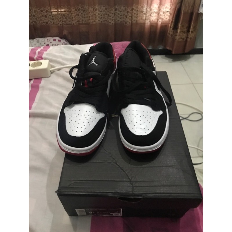 nike jordan low black toe