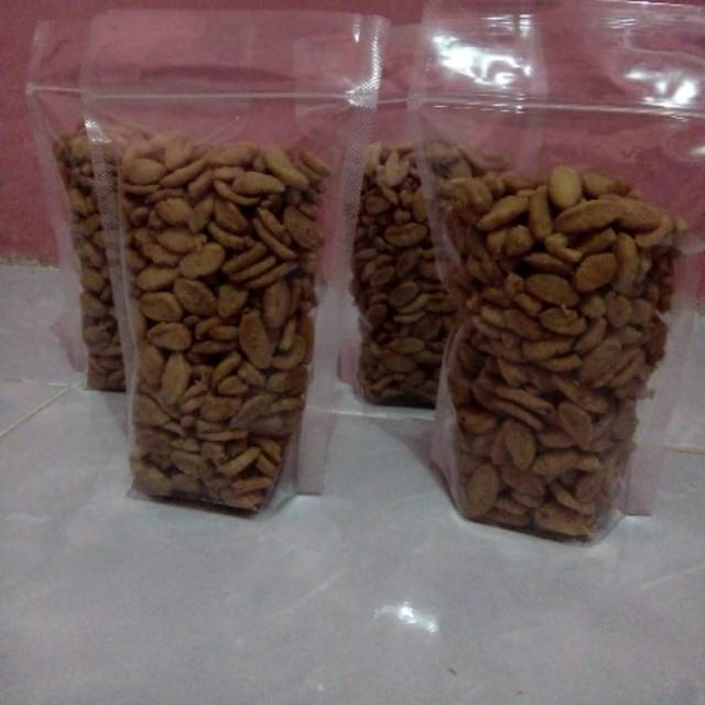

Kue biji ketapang renyah dan gurih