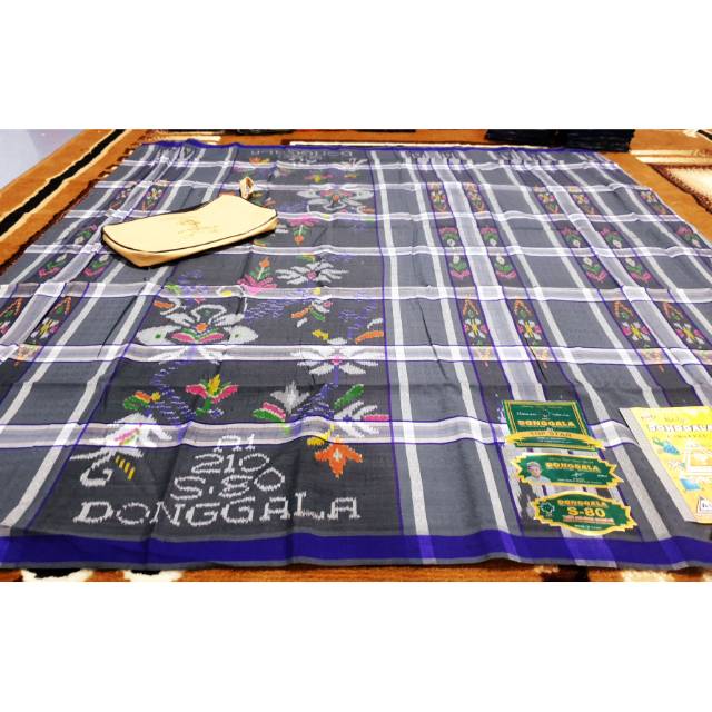 Donggala sutra kotak motif strimin s80