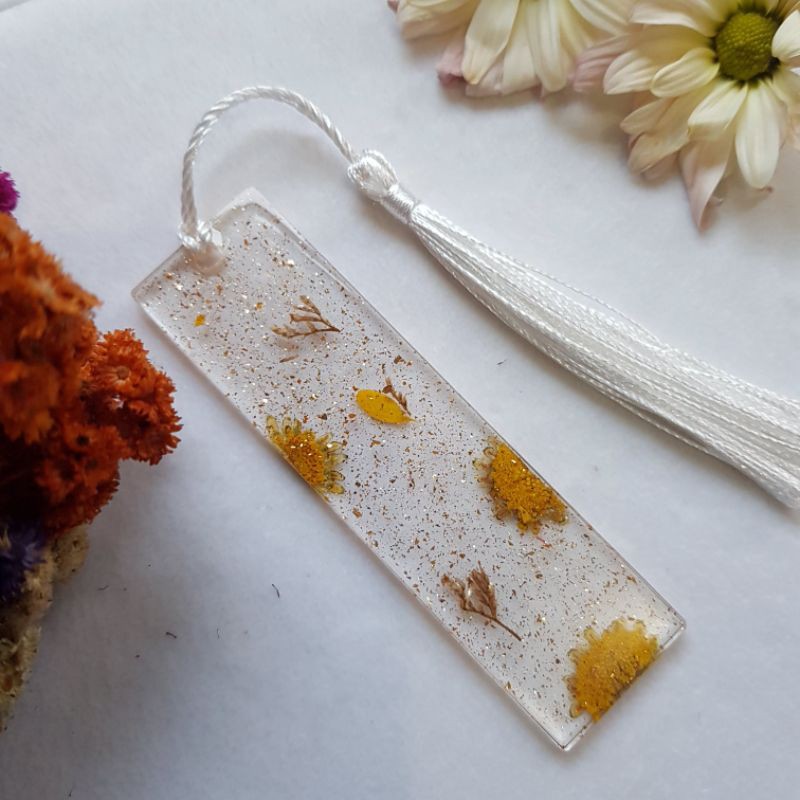 

pembatas buku/ bookmark resin