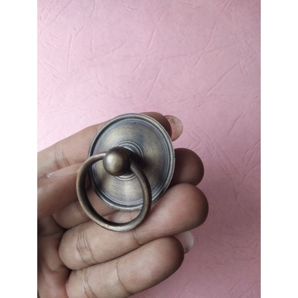 Tarikan laci/handle lemari piringan bulat Kuningan antik