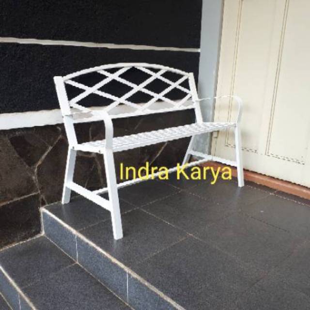 Kursi taman / kursi teras besi ( buat 2 orang ) model anyam