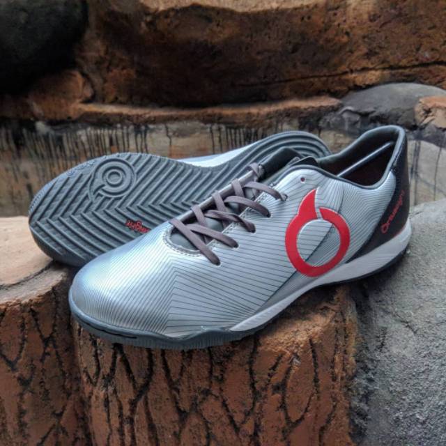 Sepatu Futsal Ortuseight Prodigy Silver IN