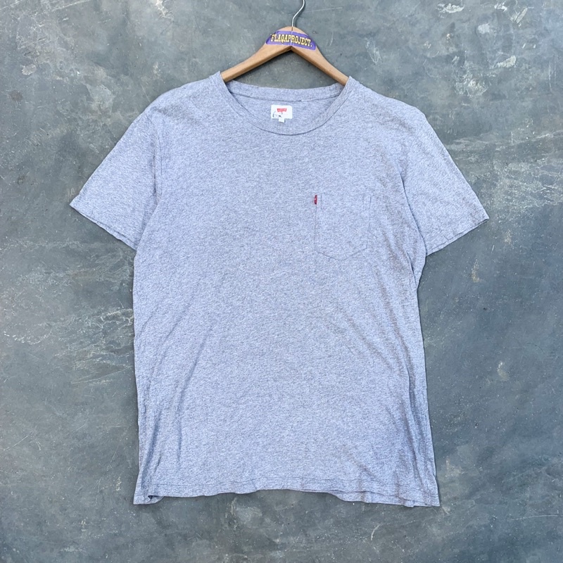 KAOS LEVIS POCKET SECOND | levis pocket tshirt
