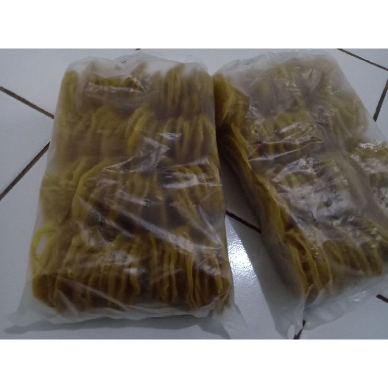 

kerupuk mie mentah bumbu
