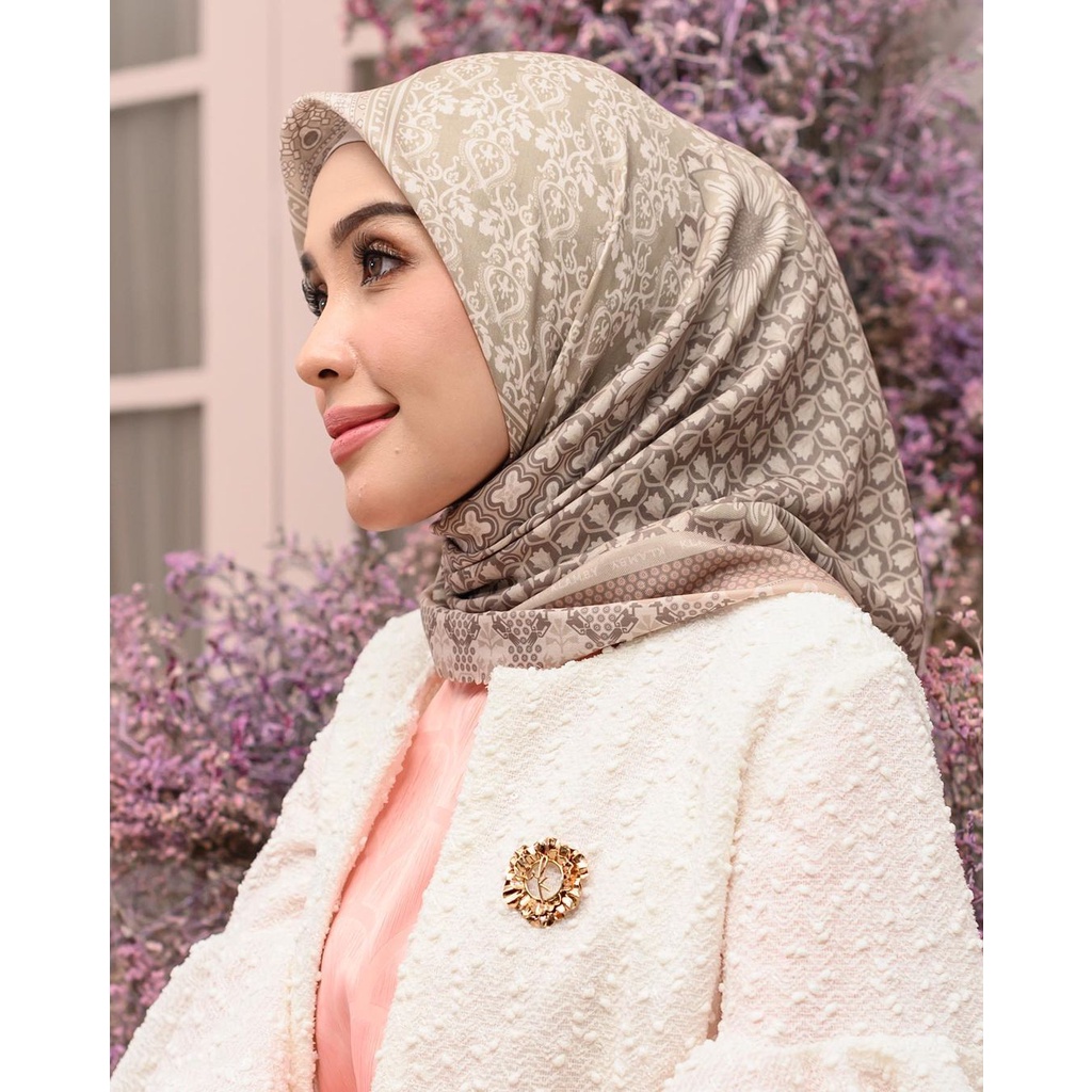 Hijab WEARING KLAMBY - Julang Scarf x Hamidah color Ankara from Klamby Julang Series ❤️