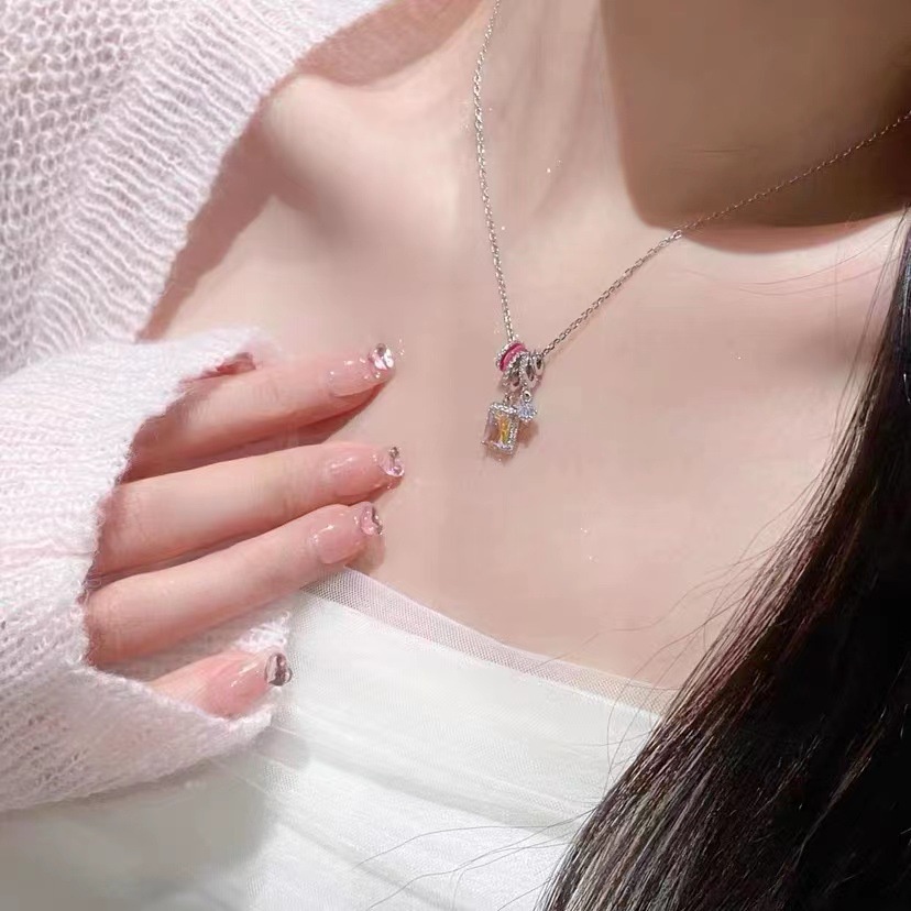 Kalung Rantai Klavikula Dengan Liontin Kubus Gula Warna-Warni Pelangi Gaya Korea Untuk Perempuan