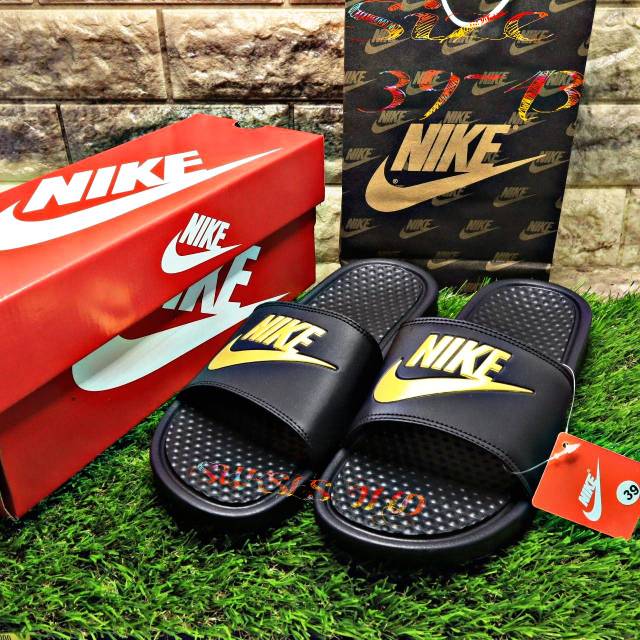nike benassi shower