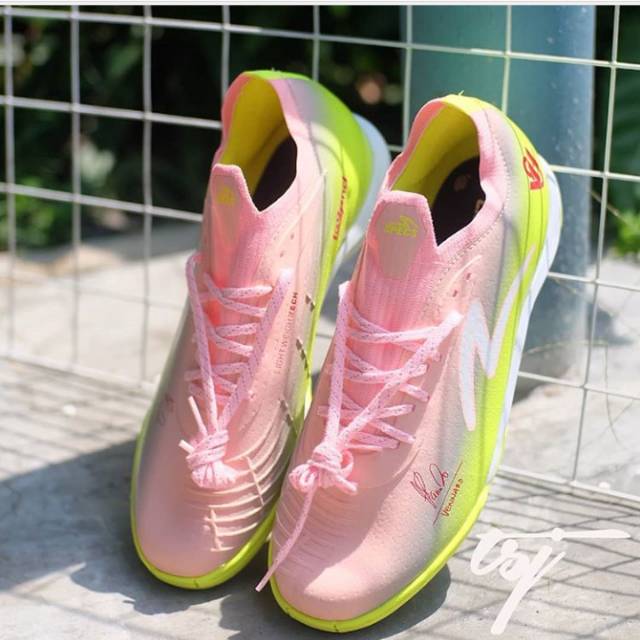 SPECS ACCELERATOR LIGHT SPEED ll V8  SE IN PASTEL/PINK