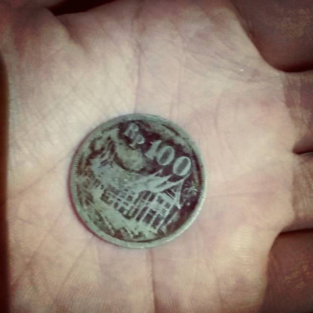 Uang koin 100 rupiah tahun 1973