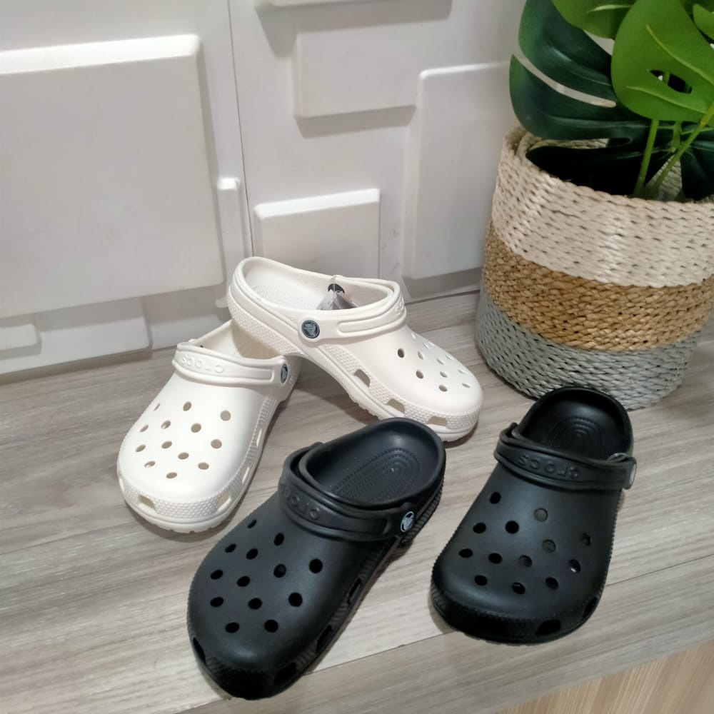 sandal crocs cowok