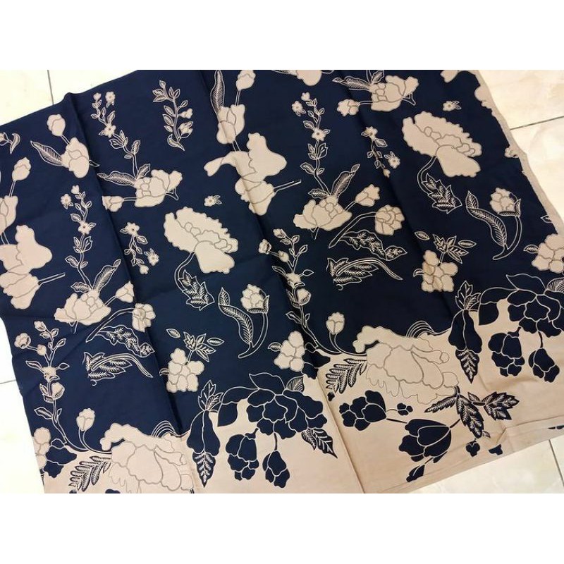 Kain batik solo alusan kembangan hitam