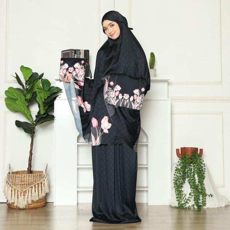 Mukena Satin Silk Monogram Devana (Seri Tulip)