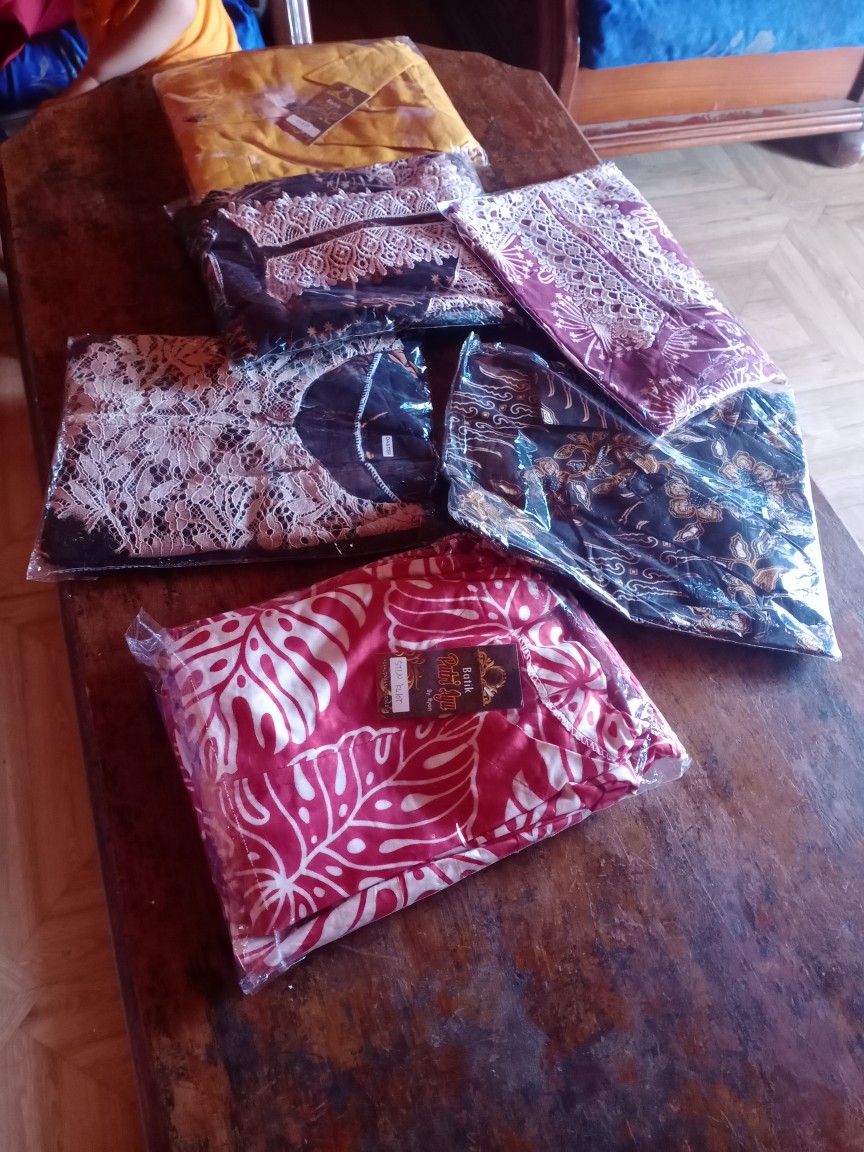 Seragam Batik Couple Pria & Wanita Terlaris