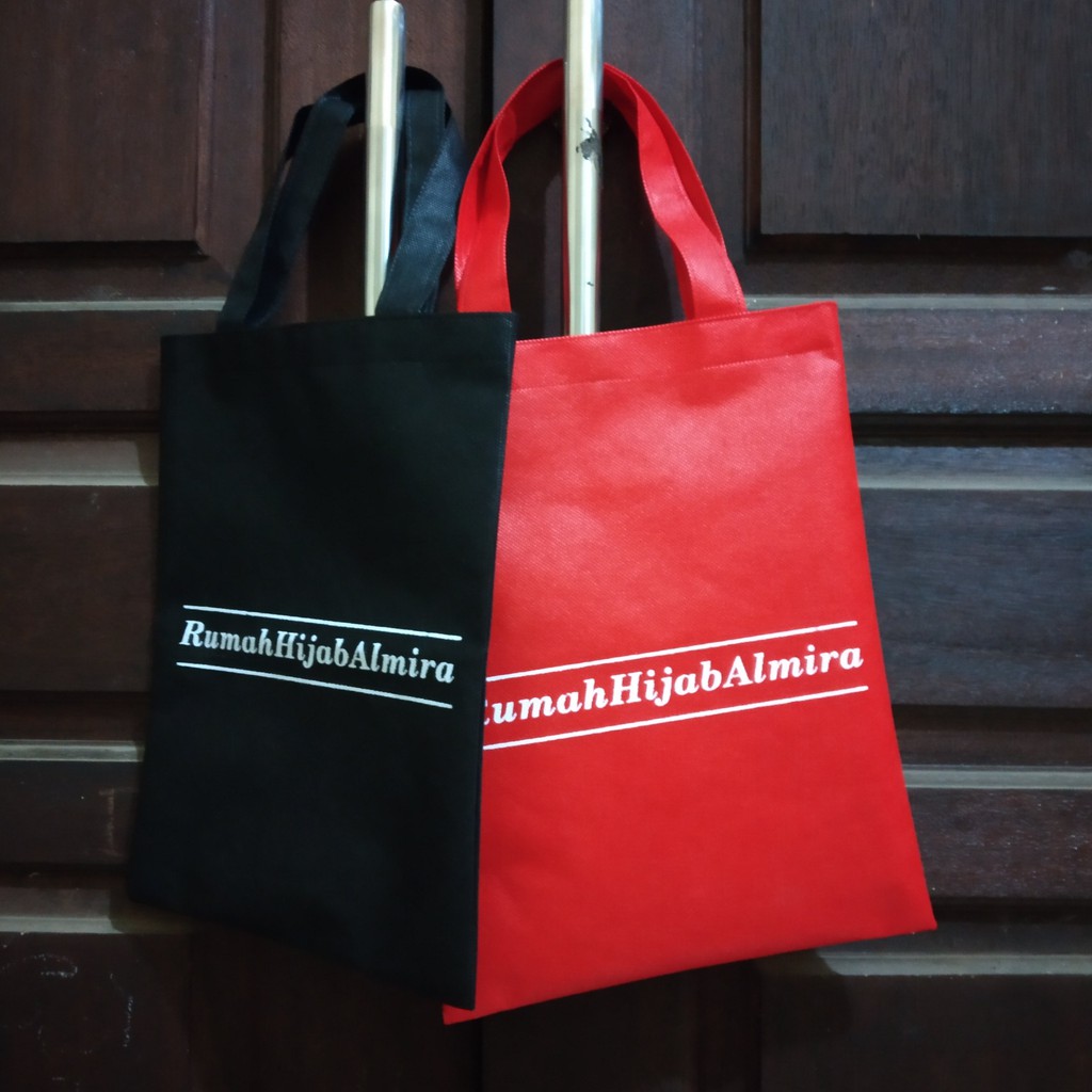 

TERLARIS Tas Souvenir Custom 20x25cm - Totebag Custom Souvenir Pernikahan Spunbond - FREE Desain