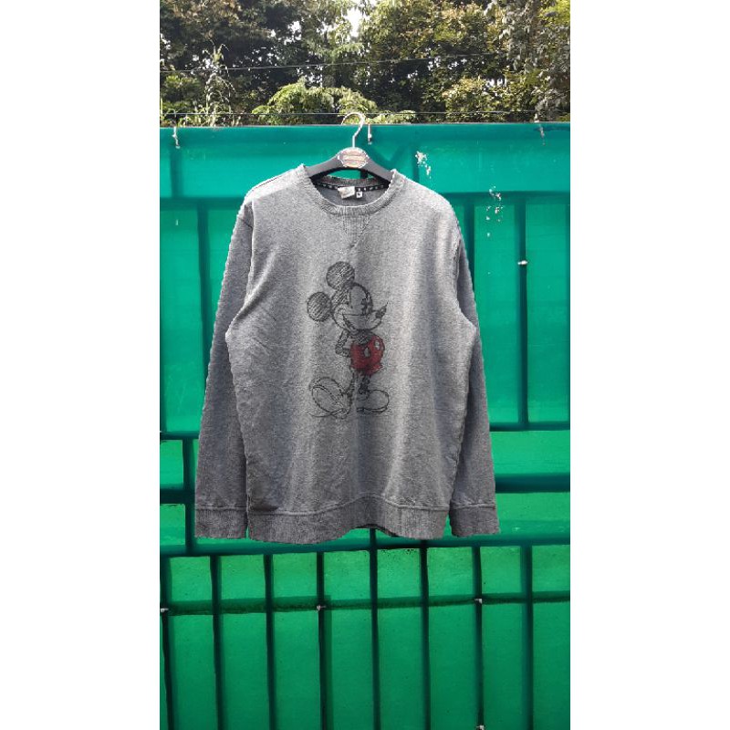crewneck mickey mouse