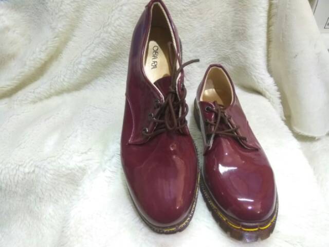 Sepatu cewe maroon