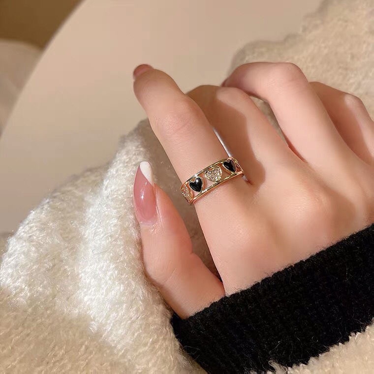 Cincin Model Terbuka Desain Hati Hollow Hias Kristal Gaya Simple Untuk Wanita