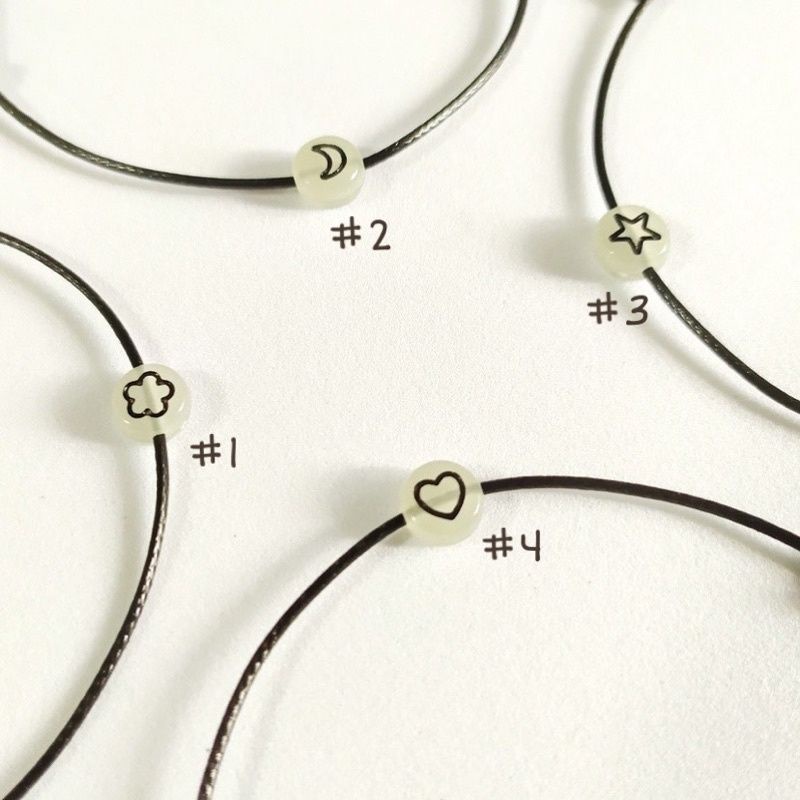 1(pcs)Gelang karakter Glow In The Dark