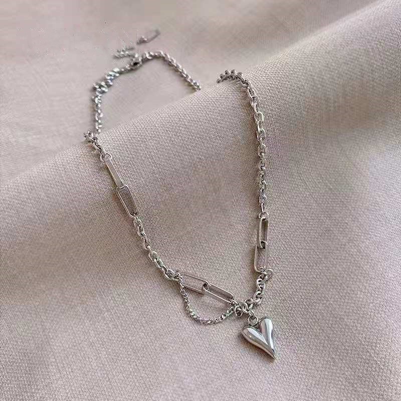 Kalung Rantai Dengan Liontin Hati Untuk Wanita