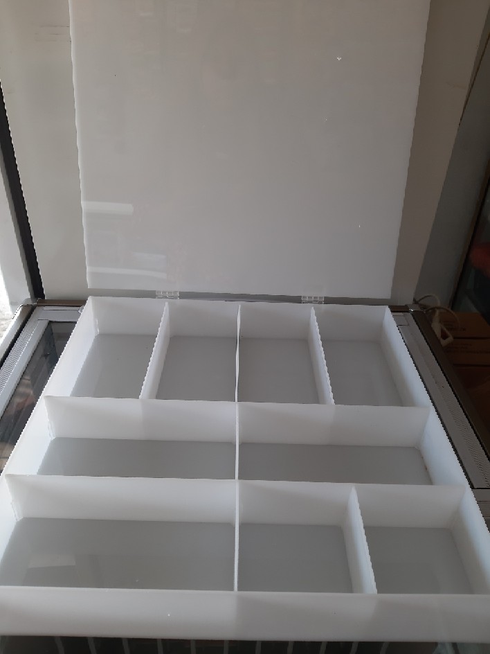 Tempat Uang+penutup Acrylic 2mm Putih Susu