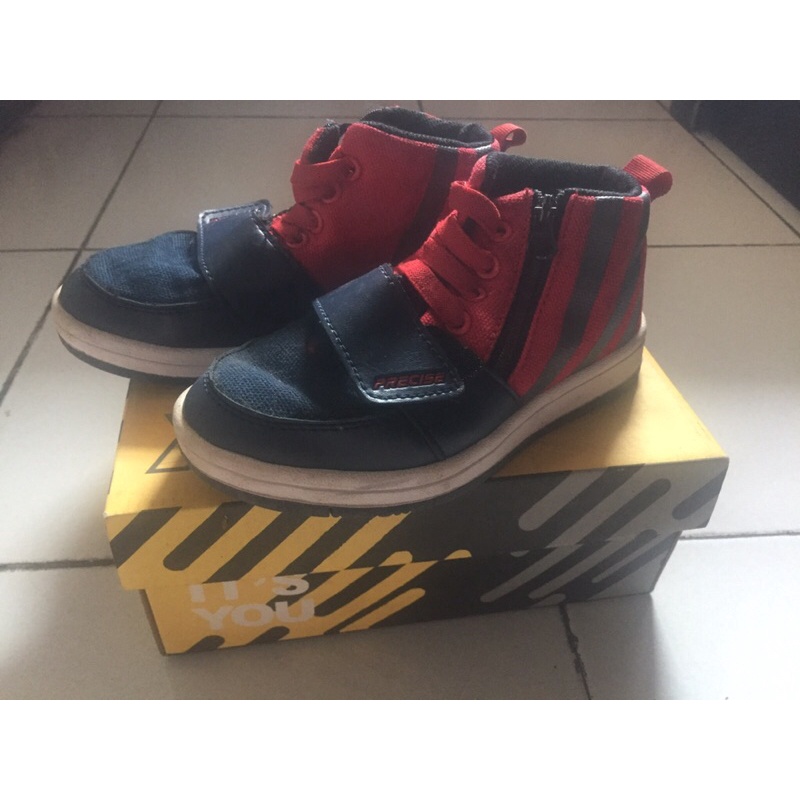 sepatu precise