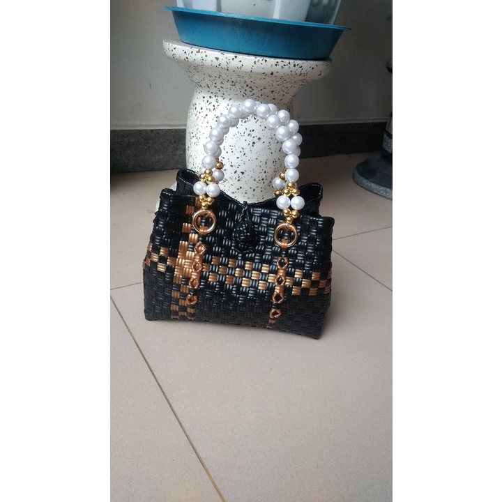 tas anyam jali handle mutiara