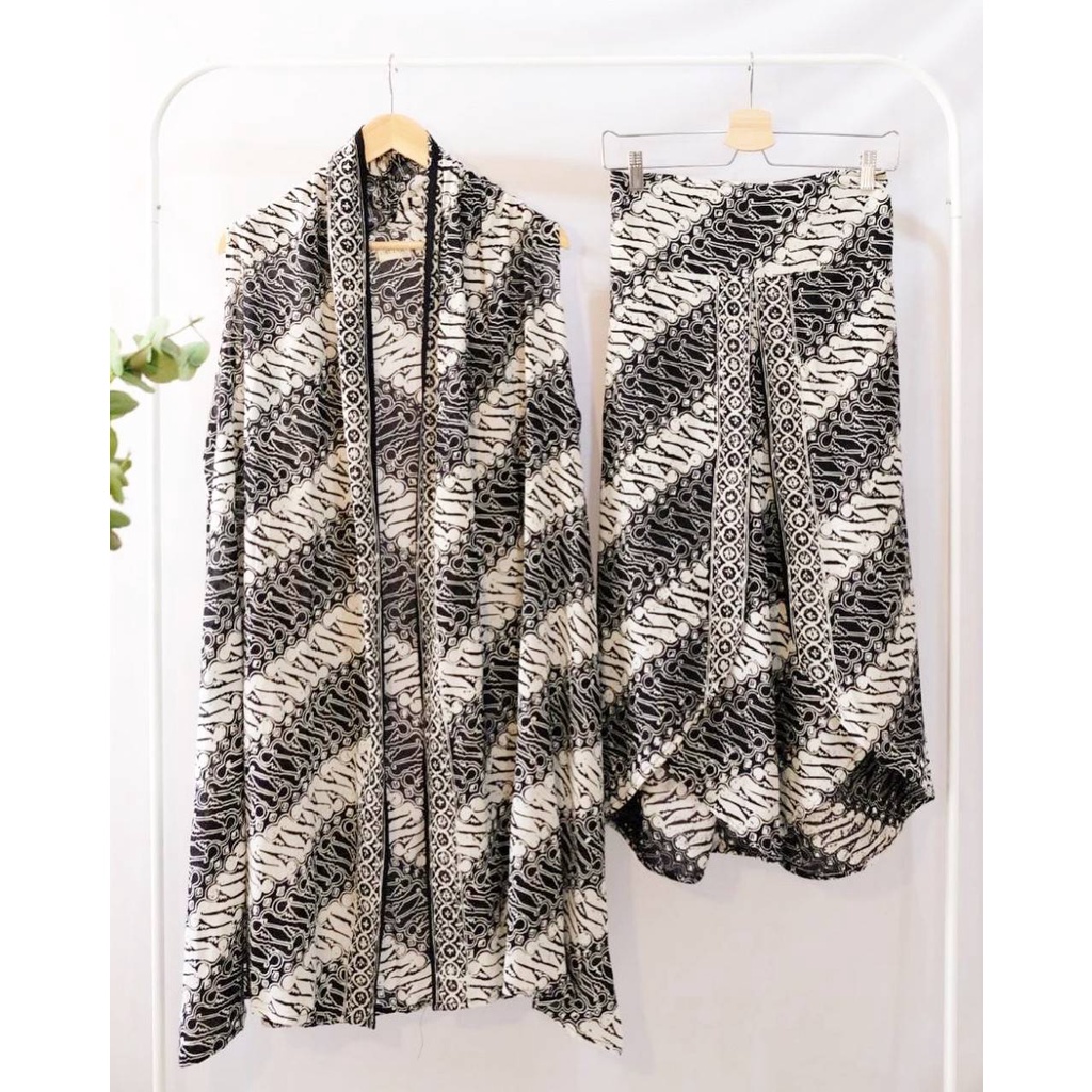 OUTER TANPA LENGAN LONG OUTER KARDIGAN BATIK ATASAN WANITA OUTER MOTIF KARDIGAN BUNTUNG KOLEKSI BATI