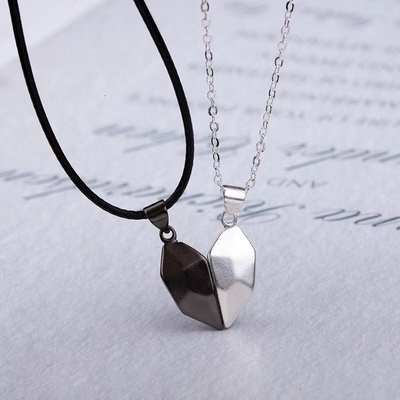 [ 2Pcs/Set  Magnetic Couple Lovers Heart Pendant  Necklace  Couple Necklace For Lover ]