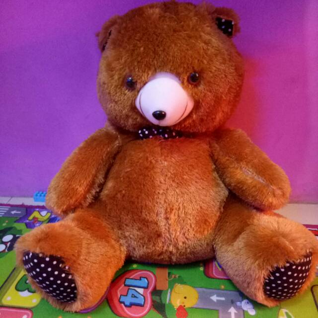 

Bear duduk pita