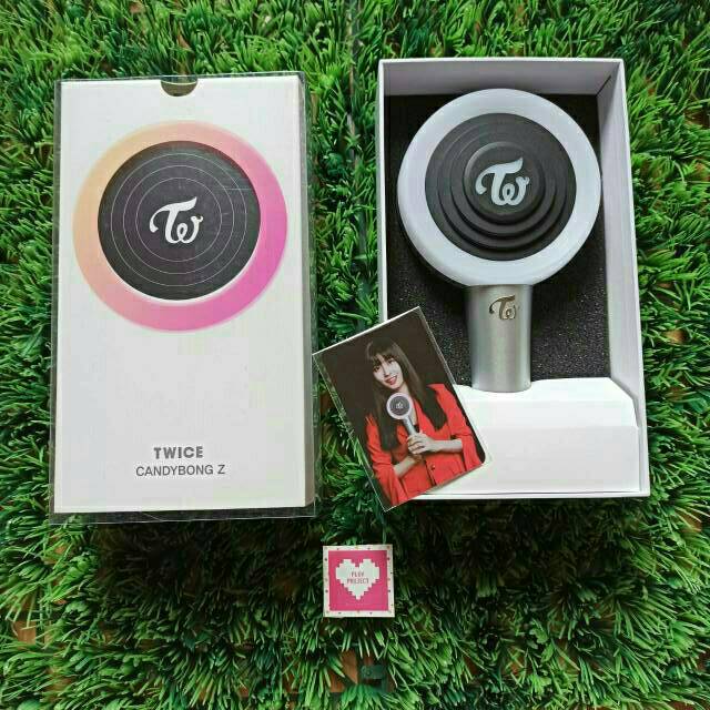 Photocard Momo dari Lightstick TWICE CandybongZ