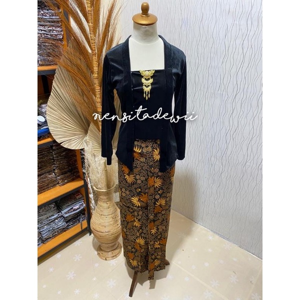 [Premium] Sepasang Baju Adat Jawa / Baju Prewedding - Motif Ukel Waru